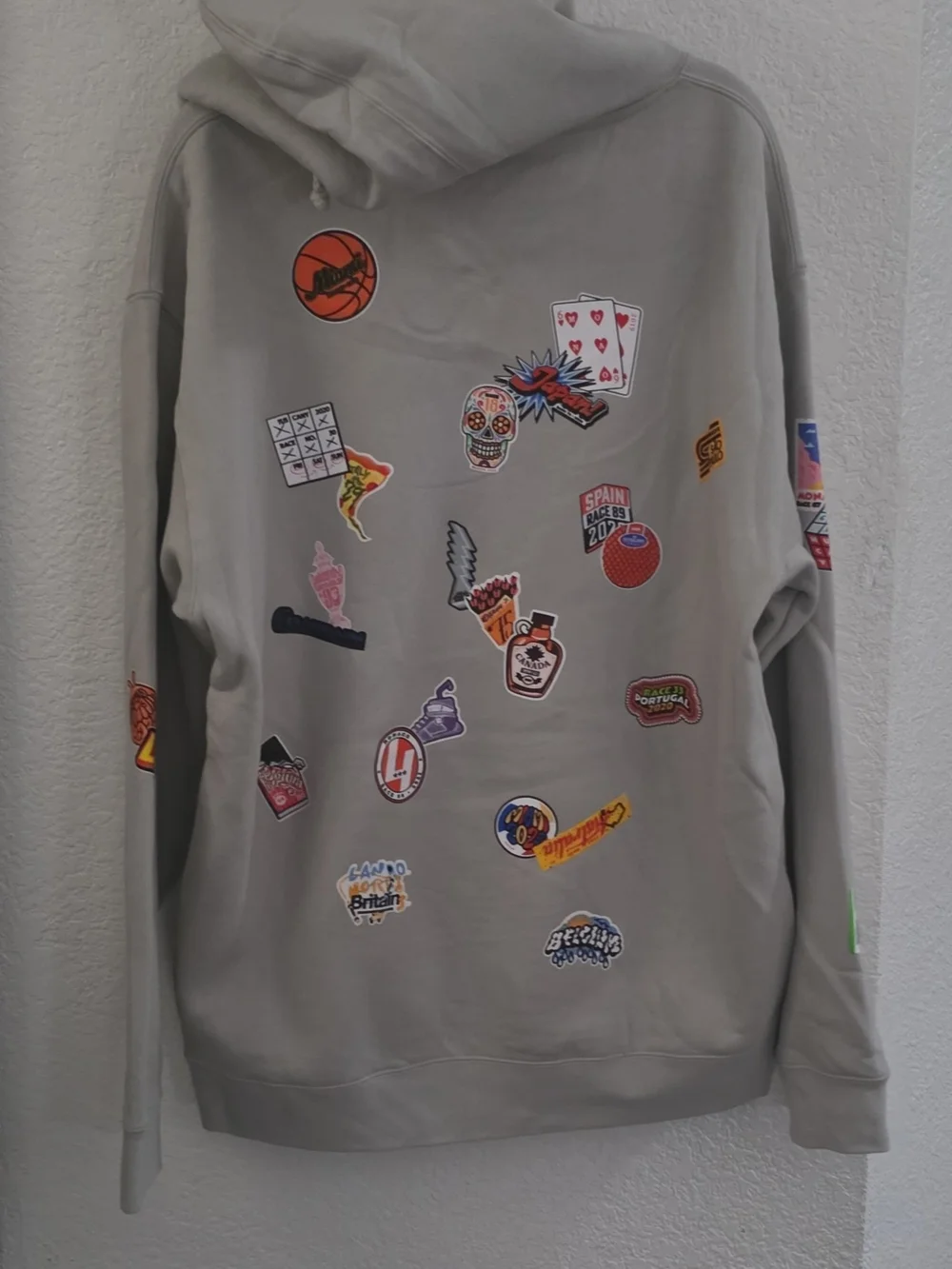 Men's Light Gray Graphic Pullover Hoodie with Front Pocket